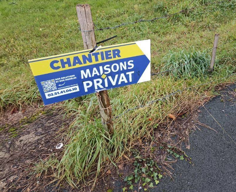 Terrain à LA GARNACHE