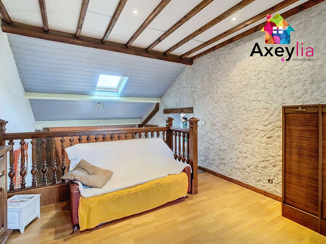 Maison à SAINT-BONNET-DES-QUARTS