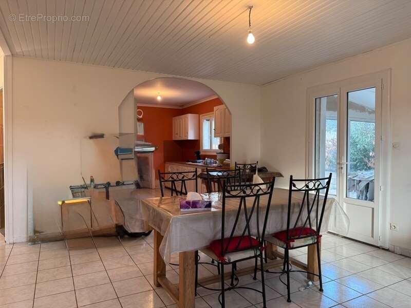 Maison à SAINT-HILAIRE-DE-BRETHMAS