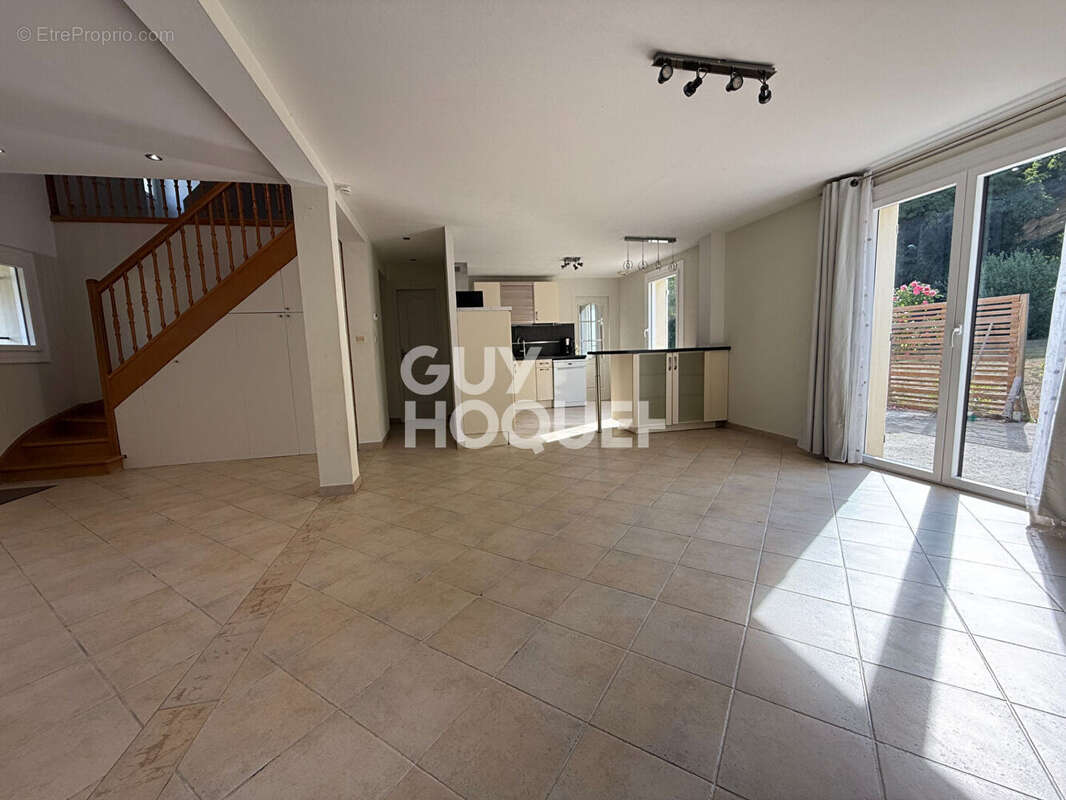 Maison 143 m² à Pierrefonds  - photo 5