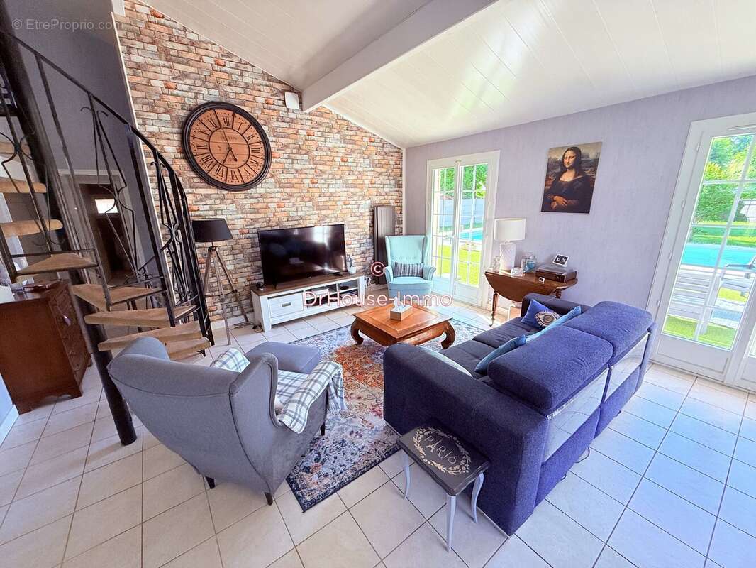 Maison à SAINT-JEAN-D'ILLAC