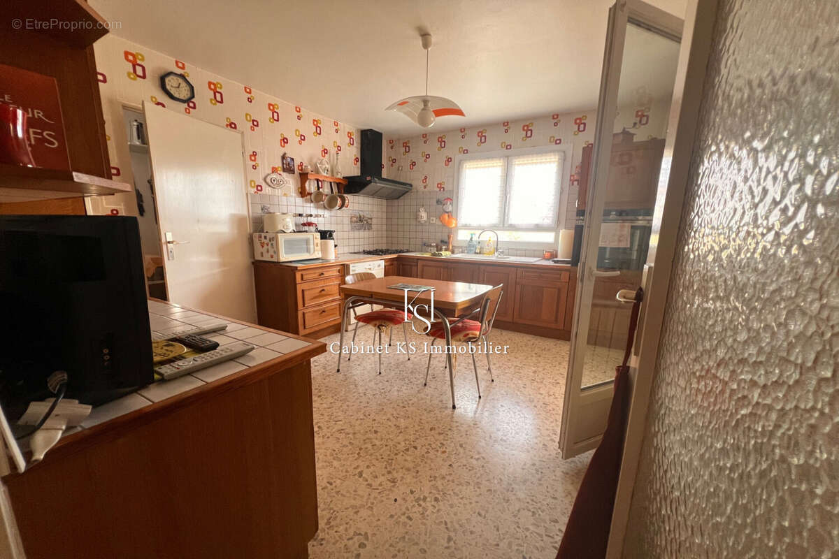 Maison 7 pièces 193 m² à vendre à Saint-Maximin-La-Sainte-Baume (83470) - photo 8