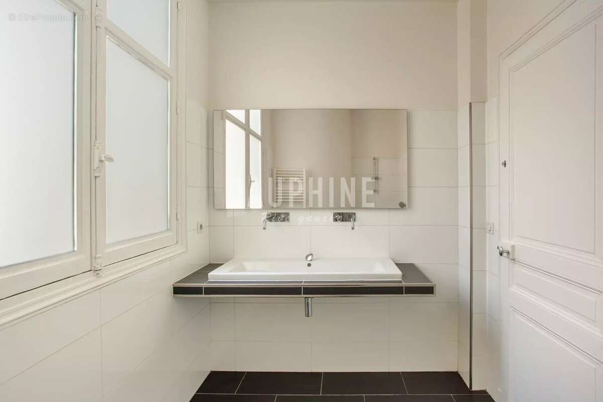 Appartement à PARIS-14E