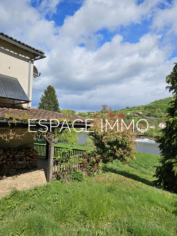 Maison à LIVINHAC-LE-HAUT