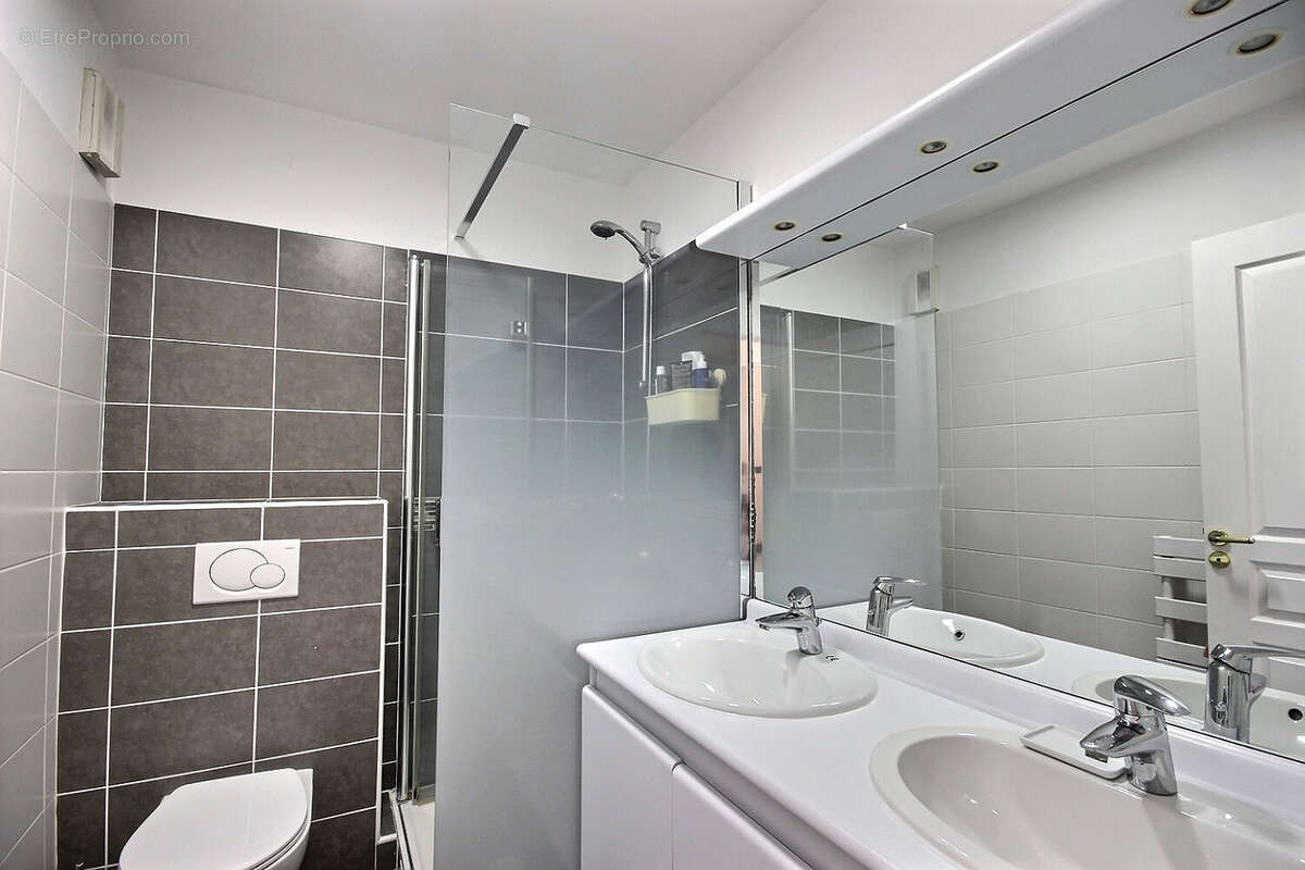 Appartement à COURBEVOIE
