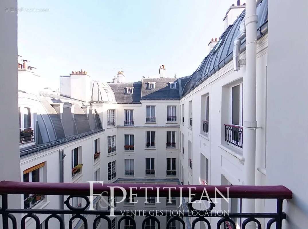 Appartement à PARIS-16E