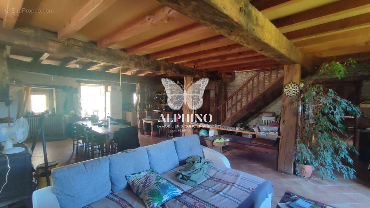 Maison à SAINT-MARTIAL-DE-VALETTE