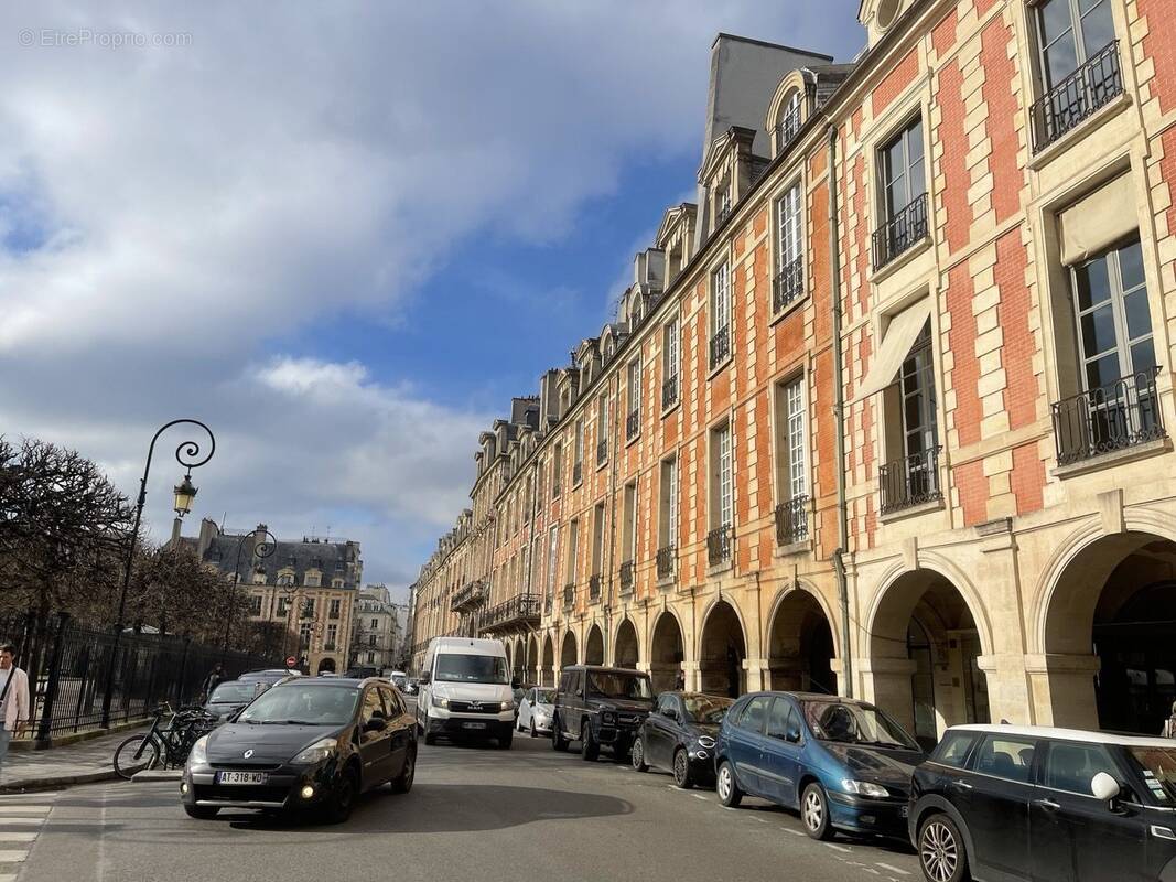 Autre à PARIS-4E