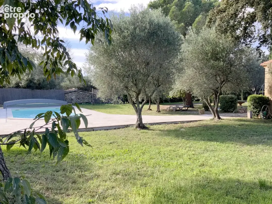 Exclusif,dans un village recherché, maison en pierre avec appartement indépendant sur un terrain de 2167 m2 et - photo 3