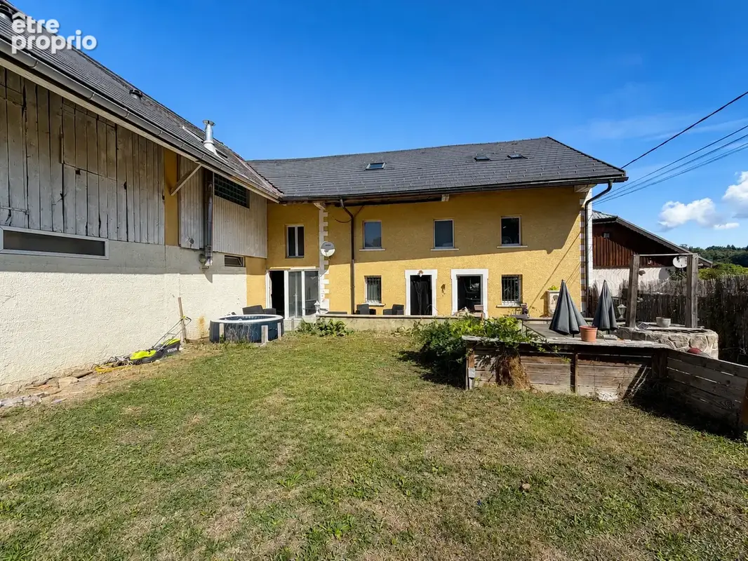 Ancien corps de ferme rénové   145 m2 habitables avec 160 m2 d’annexes - photo 9