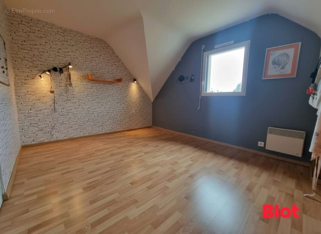 Maison 125 m² à Montreuil-Le-Gast  - photo 9
