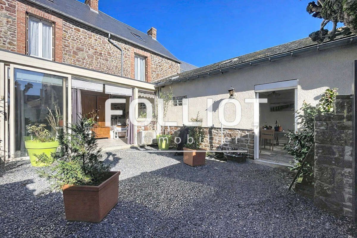 Maison à SAINT-DENIS-LE-GAST