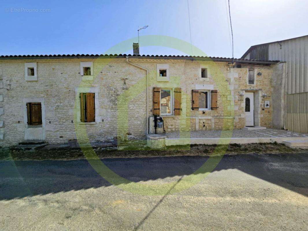 Maison à SAINT-BONNET-SUR-GIRONDE