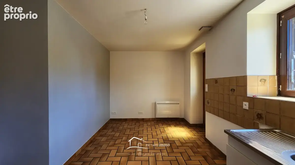 Maison indépendante avec vie de plain-pied et nombreuses dépendances - photo 3