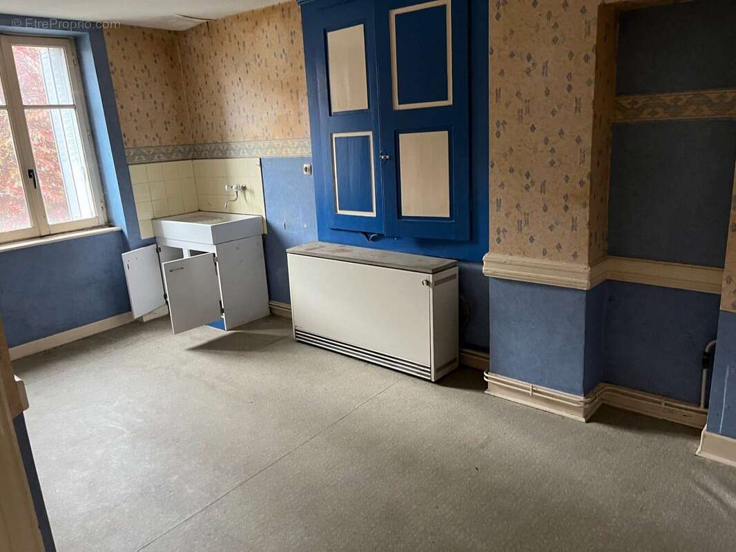 Appartement à COURS-LA-VILLE