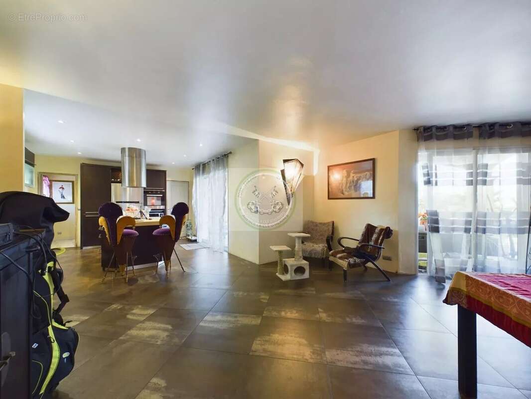 Maison à ROQUEBRUNE-SUR-ARGENS