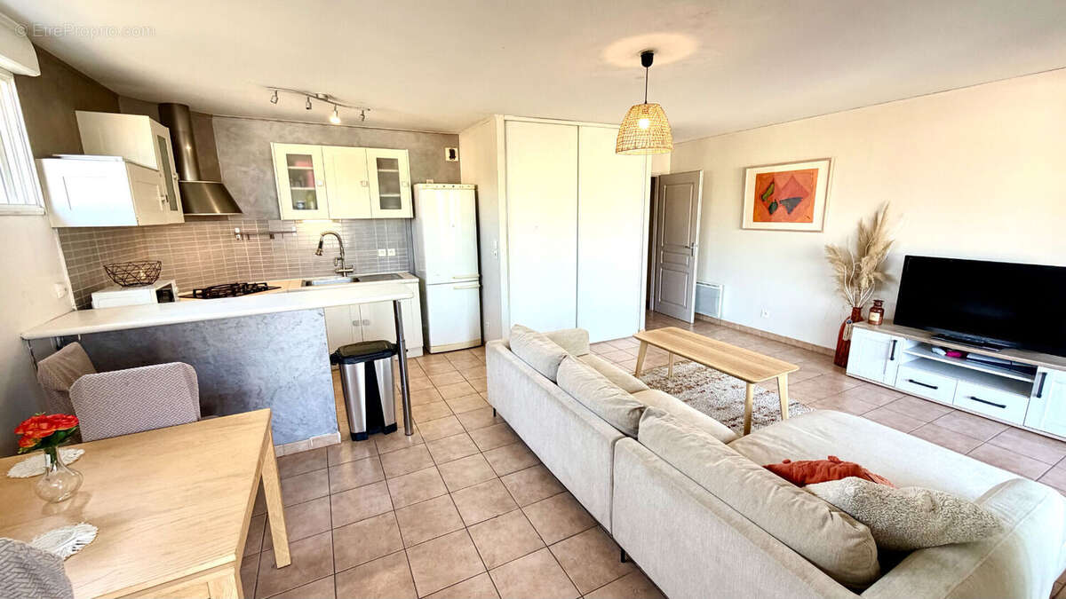Appartement de type T2 avec terrasse et parking privatif fermé. - photo 2