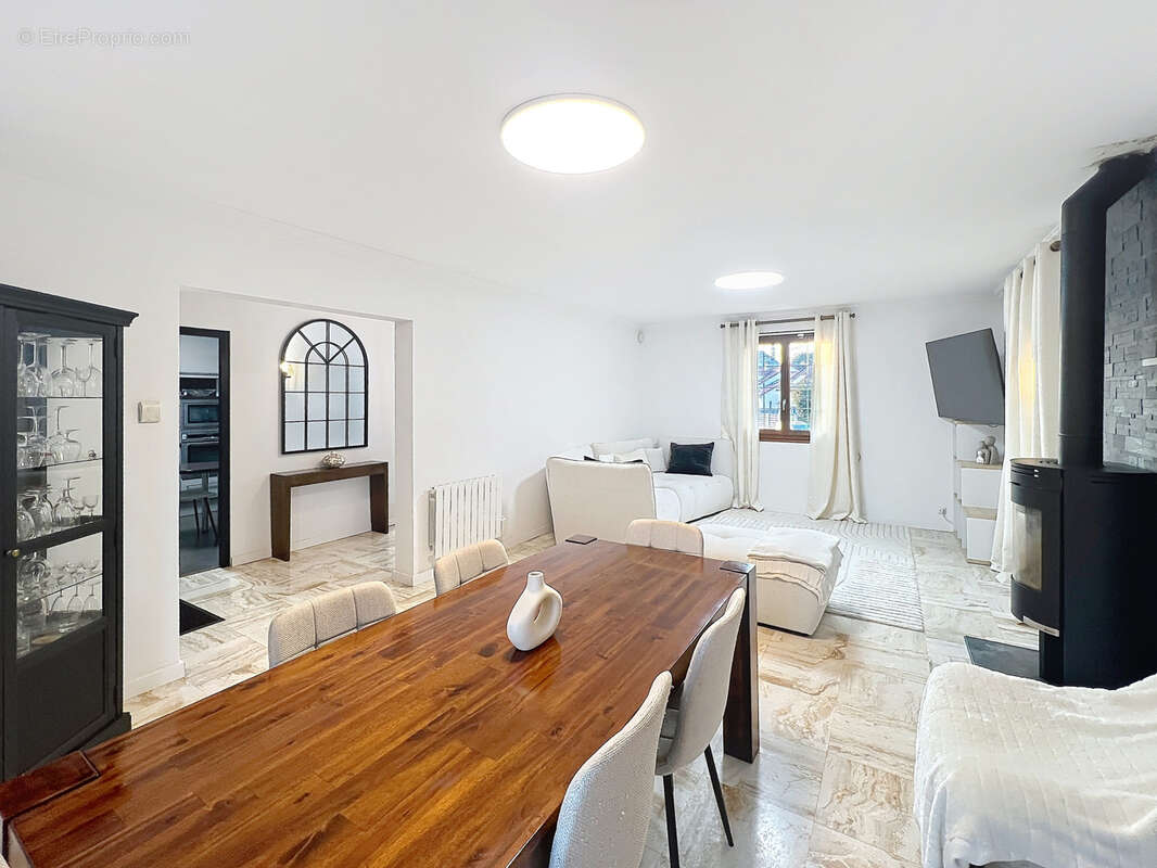 Maison à PARAY-VIEILLE-POSTE