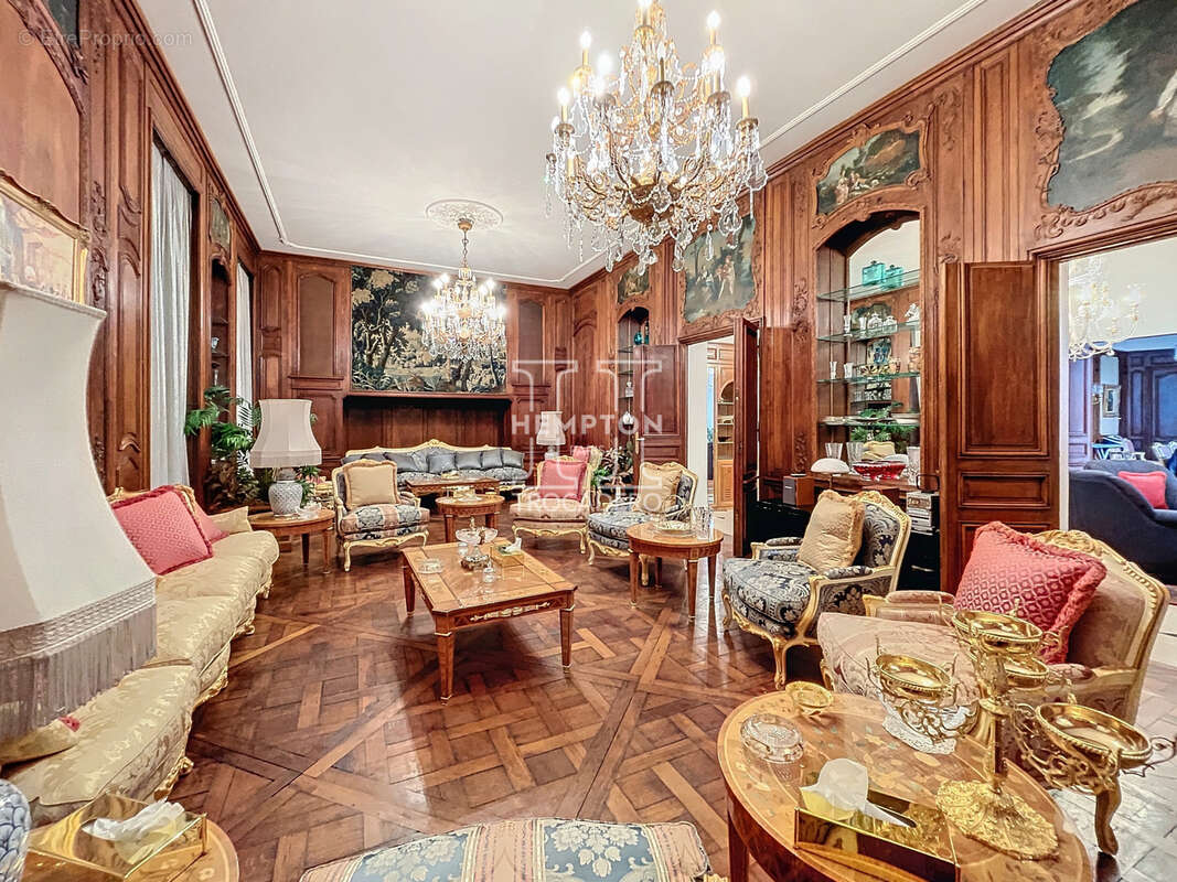 Appartement à PARIS-16E