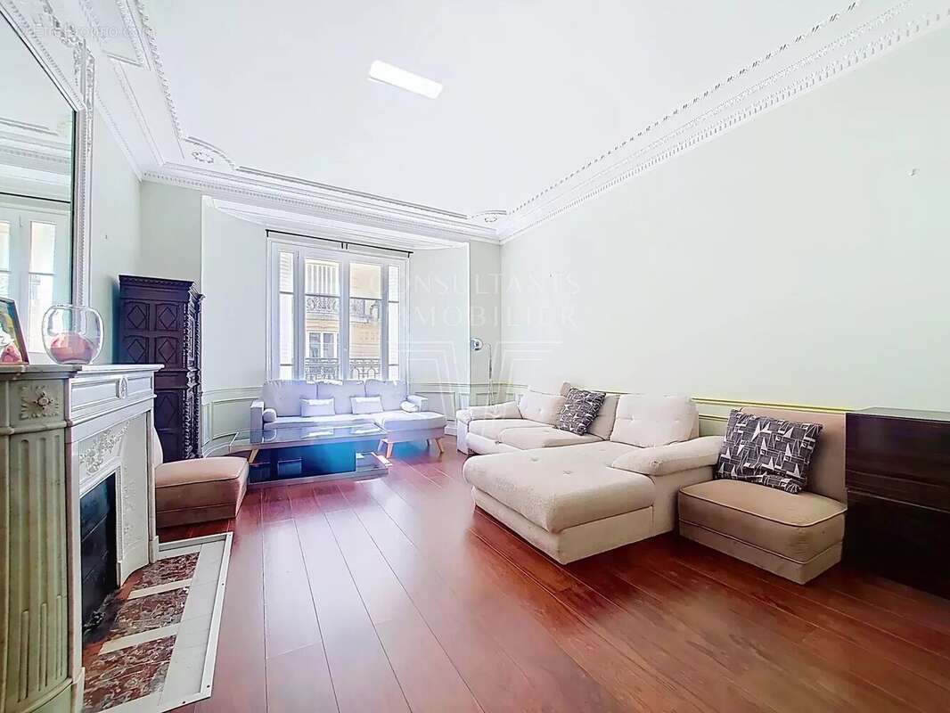 Appartement à PARIS-7E
