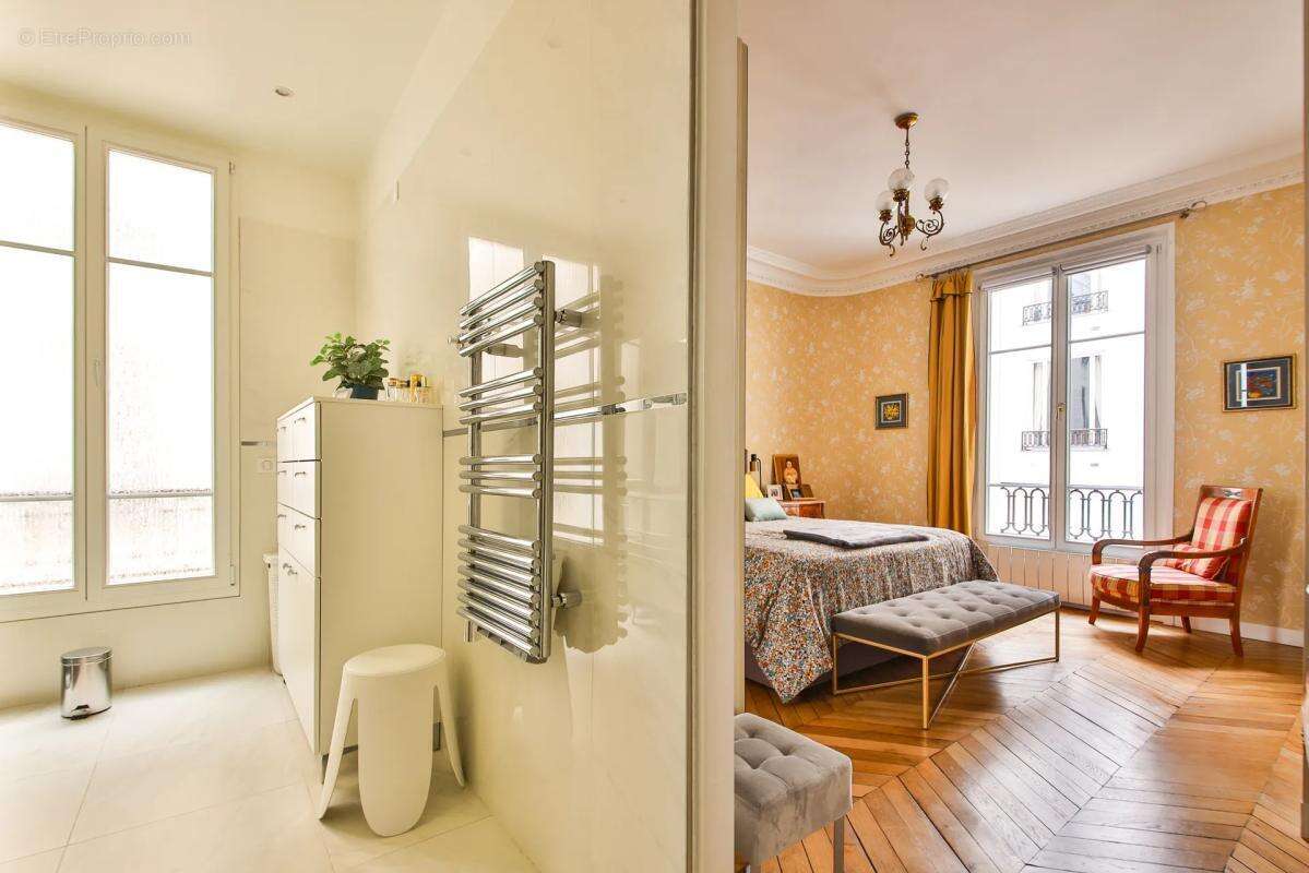 Appartement à NEUILLY-SUR-SEINE