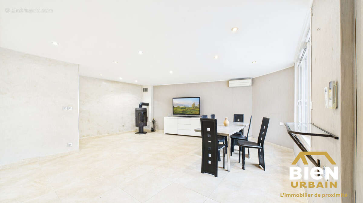 Maison à BELLEGARDE