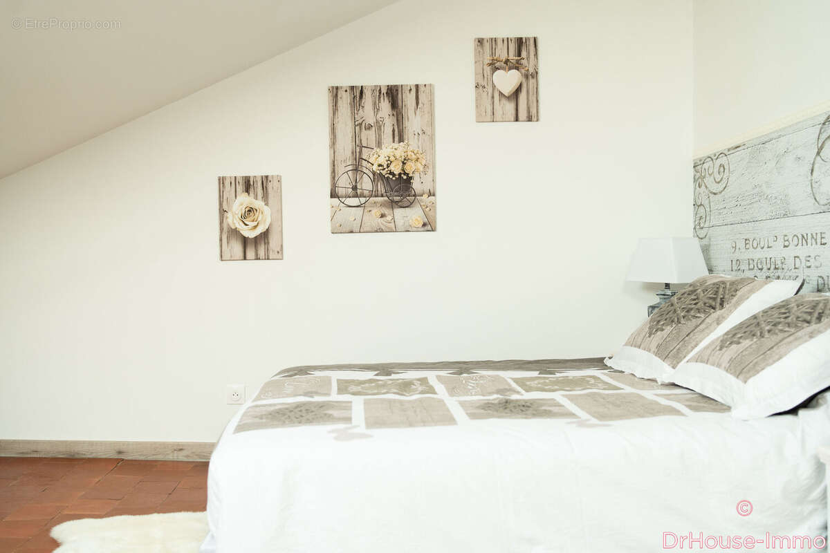 Appartement 340 m² à Riez  - photo 9