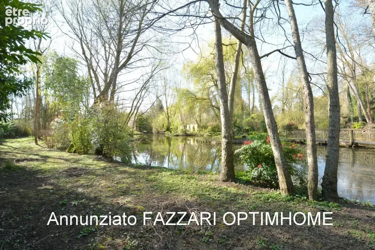 Au cœur d’un domaine clos de 1,5 hectare, ce moulin rénové offre un cadre unique entre étang, rivière et nature préservée - photo 21