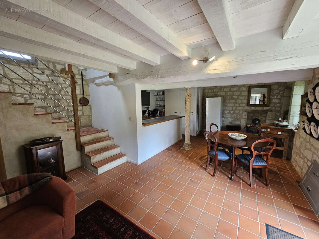 Maison à CANDES-SAINT-MARTIN