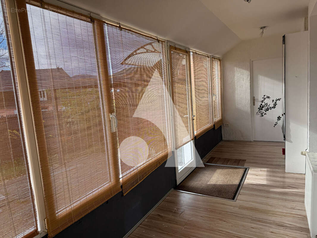 Maison à ROUGEMONT-LE-CHATEAU