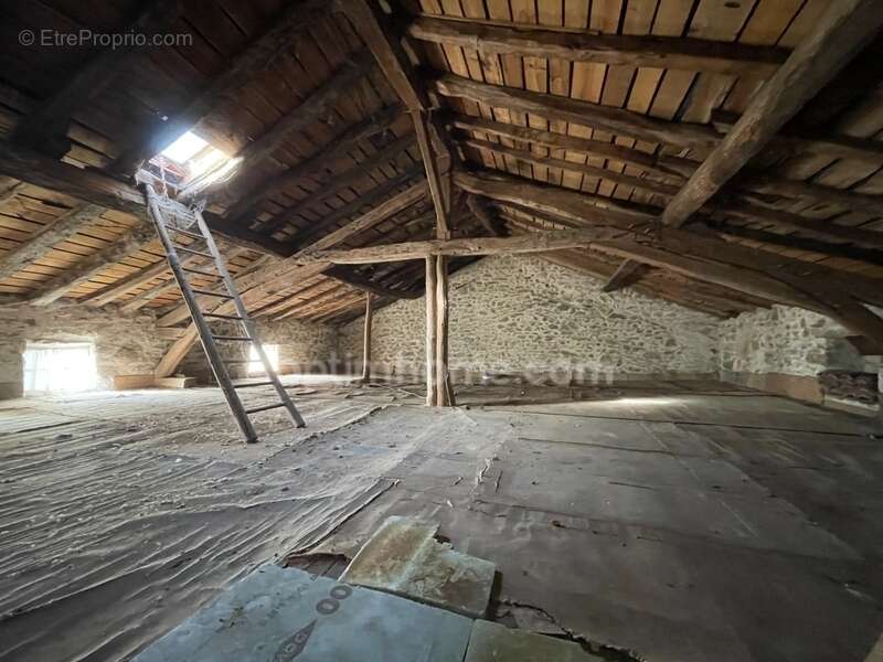 Maison à CHATEAUPONSAC