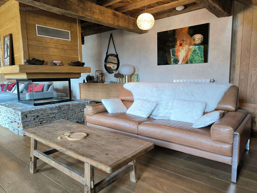 Corps de ferme de montagne  , superbement rénové  , dépendances  3.2 HA - photo 11