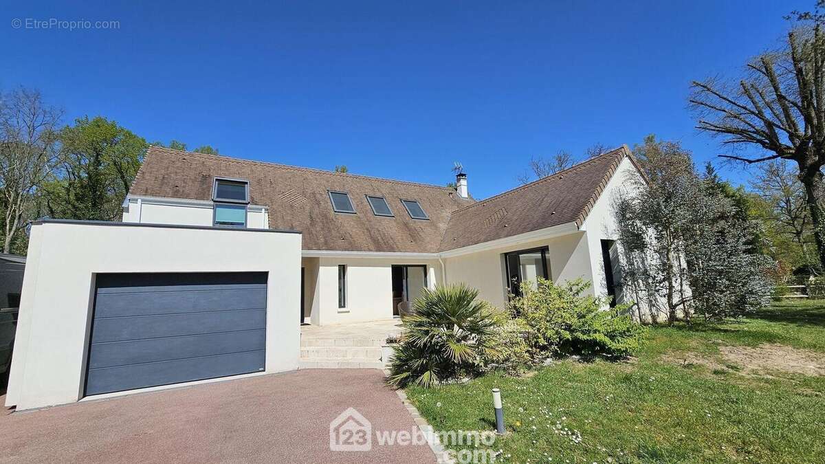 La maison vue sous un autre angle. - Maison à MILLY-LA-FORET
