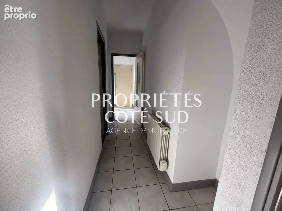 Appartement T4 à proximité du centre historique avec balcon et cave - photo 9