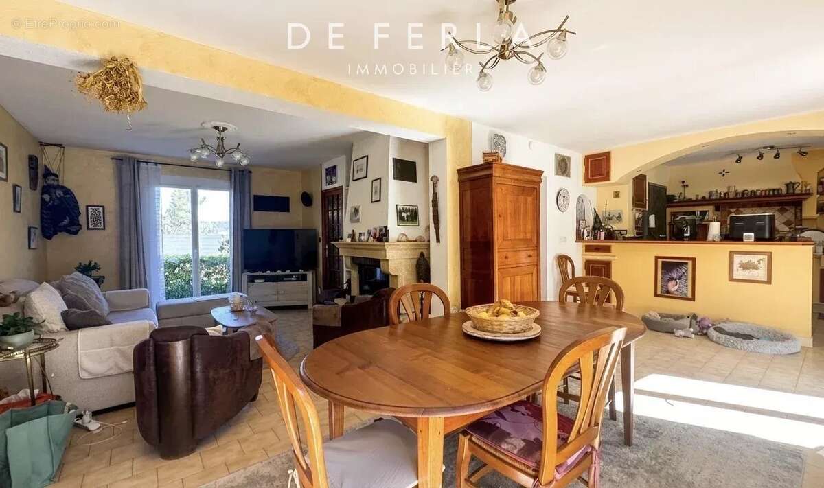 Maison à PEYROLLES-EN-PROVENCE