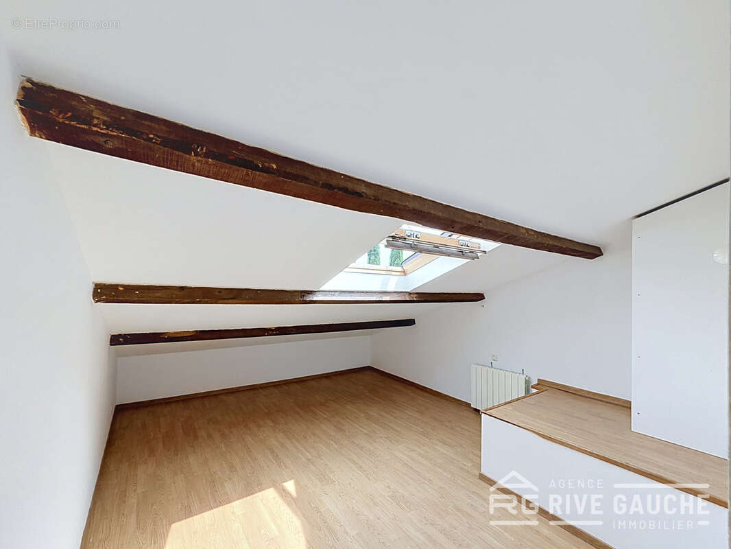 Maison de charme avec cour, garage et stationnement à Chonas-l'Amballan - photo 8