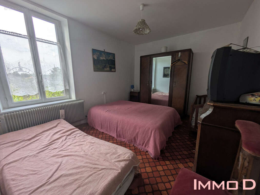 Maison à CHATEL-SUR-MOSELLE