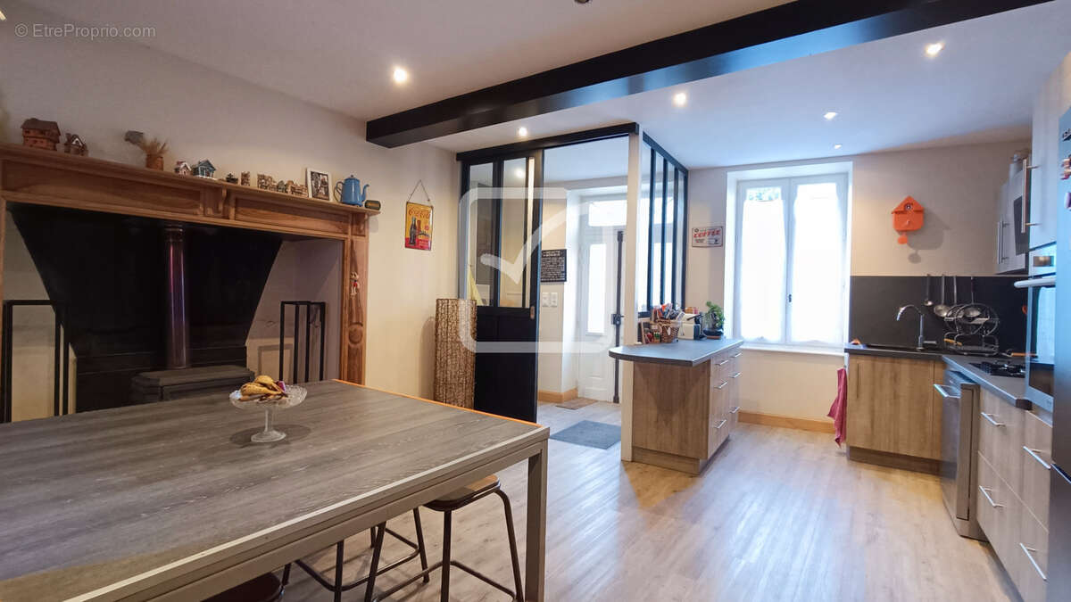Maison à CUBJAC
