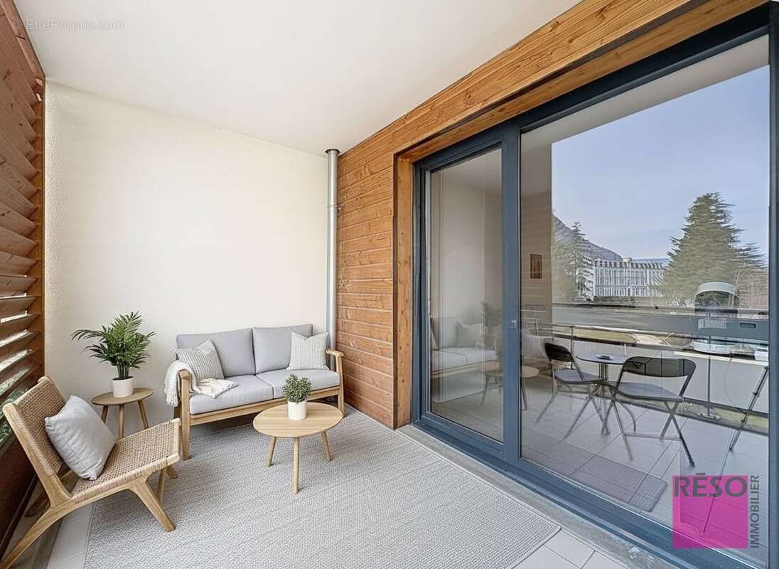 Appartement à ETREMBIERES