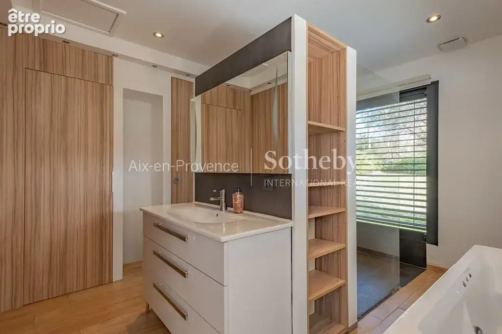Propriété contemporaine de 250 m² sur un terrain arboré de 4 000 m² - photo 9