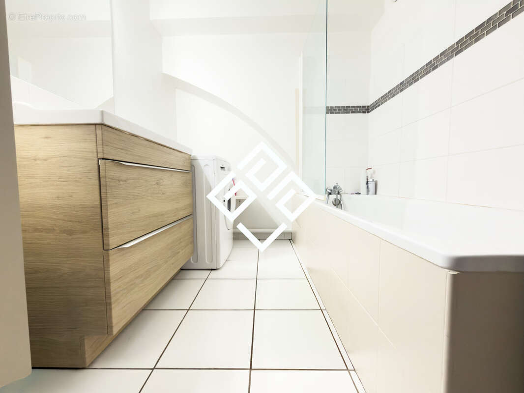 Appartement à LEZIGNAN-CORBIERES