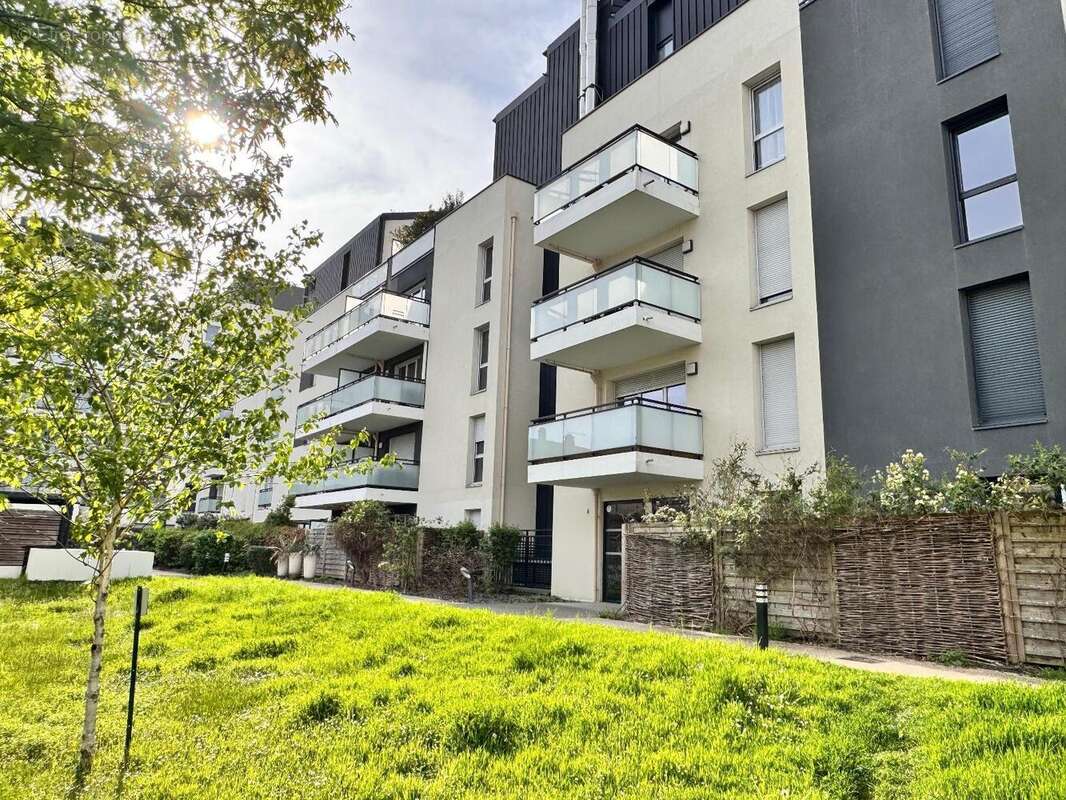   - Appartement à LYON-7E