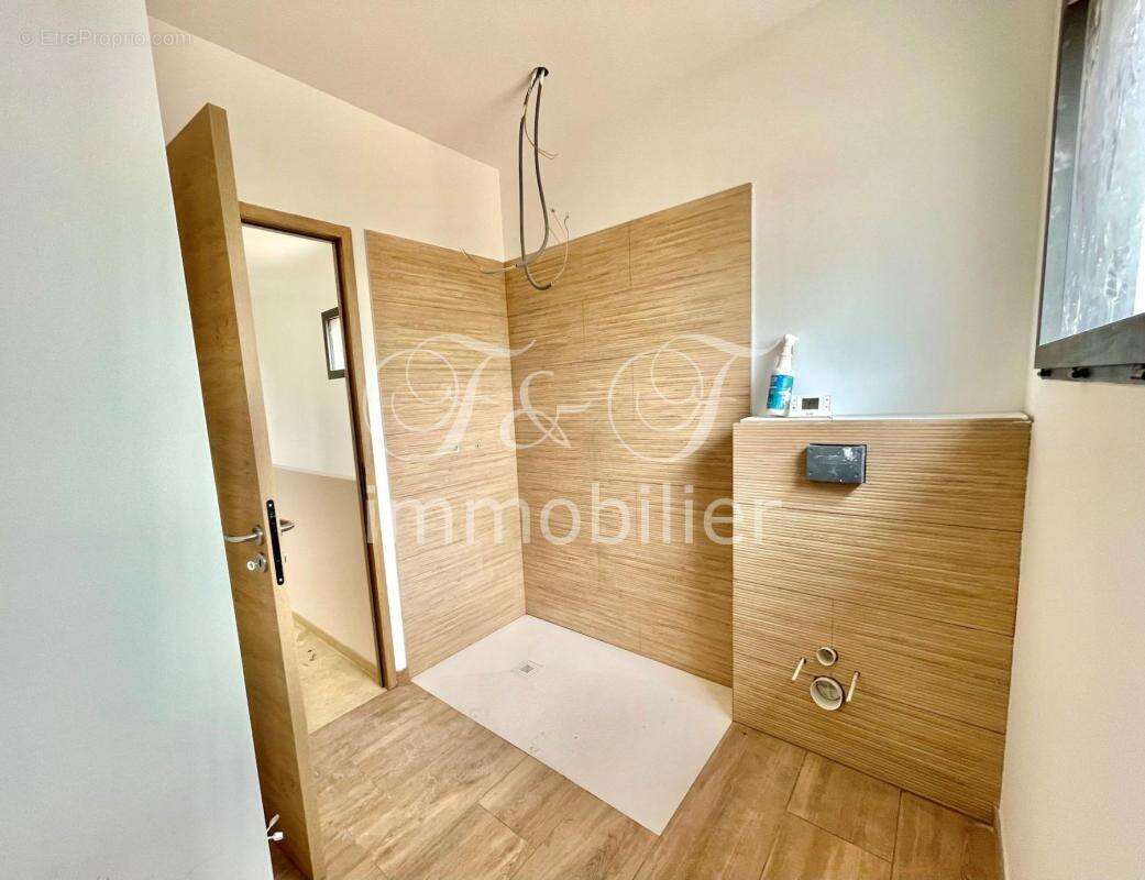 Maison à SAINT-SATURNIN-LES-APT