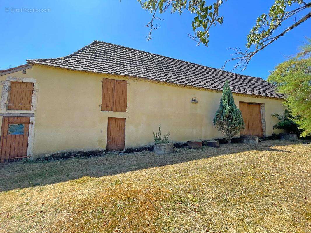 Maison et nombreuses dépendances - photo 9