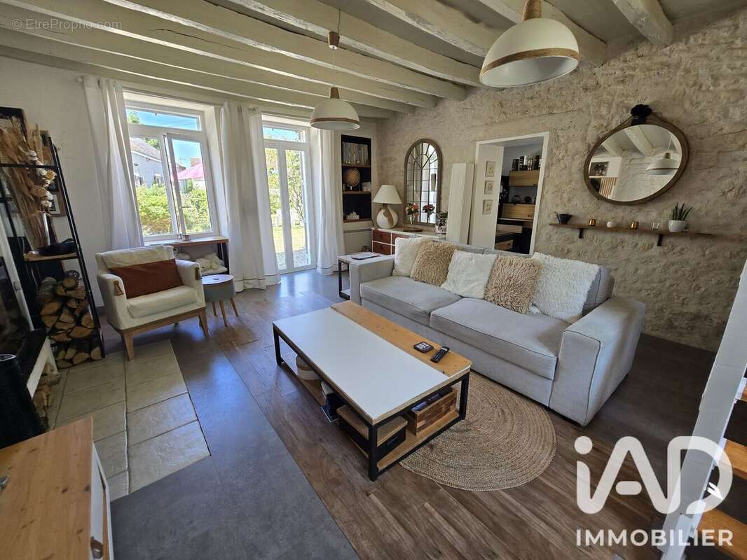 Maison 81 m² à Ambrault  - photo 4