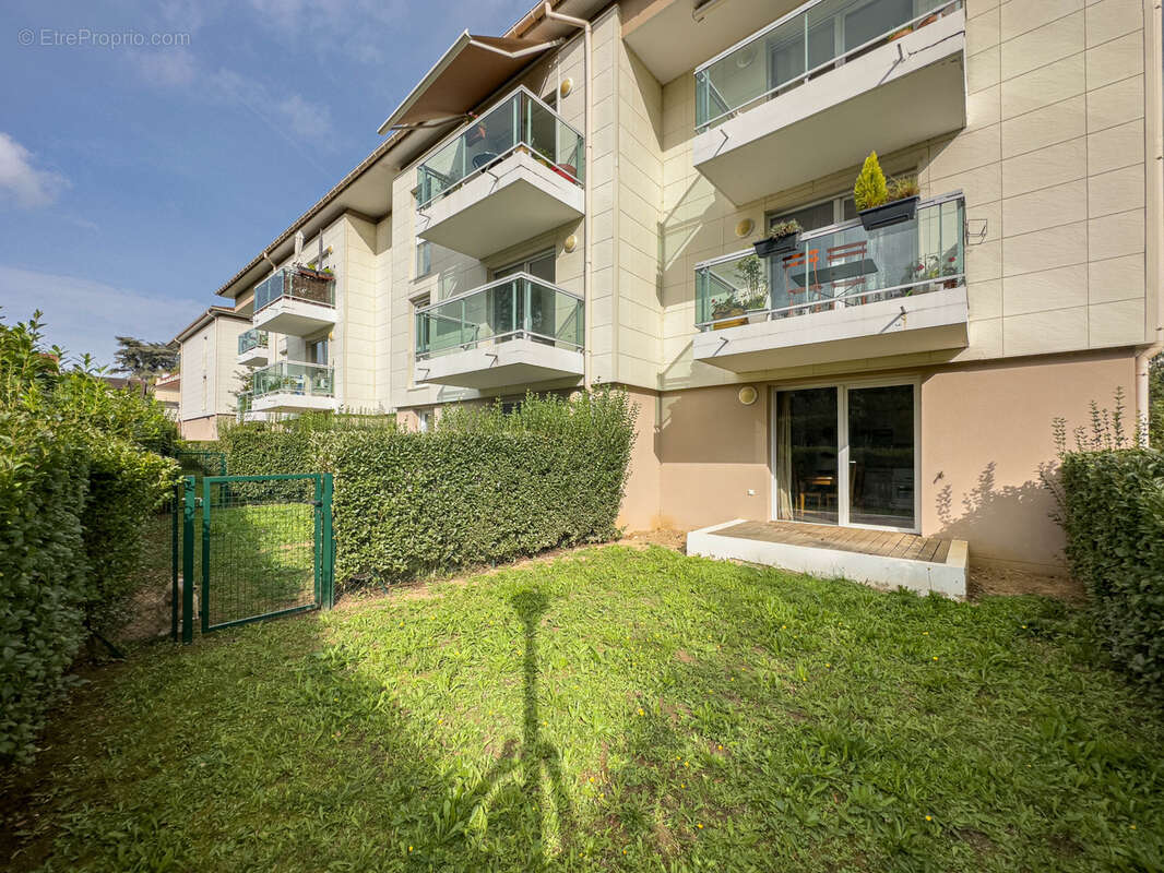 Montlignon. 3 pièces de 64 M2 en rez-de-jardin. - photo 4