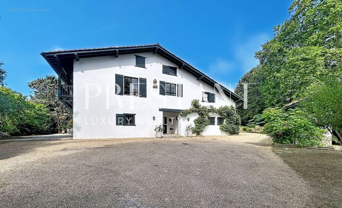 Maison familiale de 450 m2  avec piscine sur 3 hectares à Bidart - photo 6