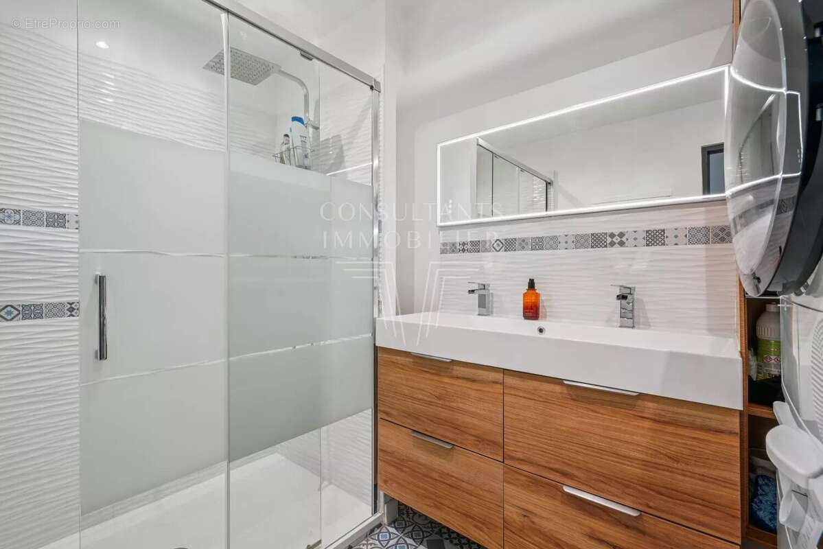 Appartement à COURBEVOIE