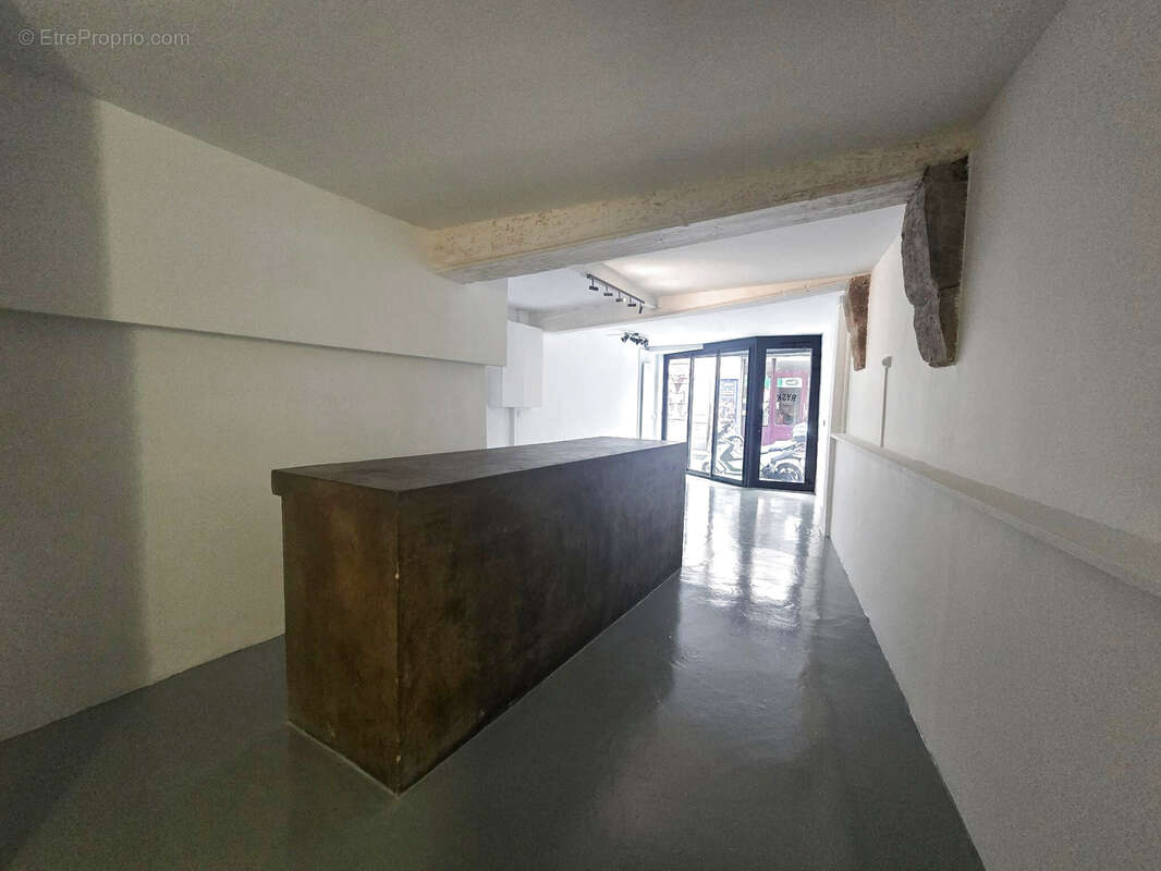 Commerce à PARIS-2E