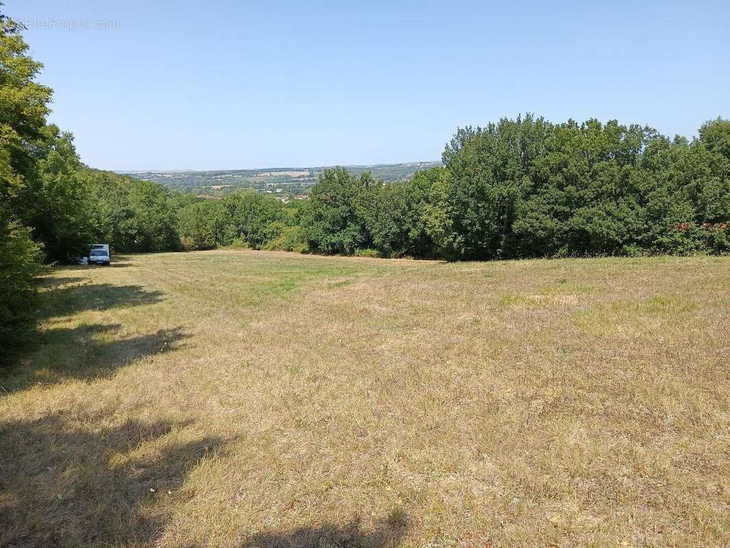Terrain constructible de 1582m² - photo 3